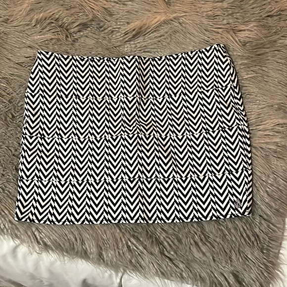 Volcom Chevron Mini Skirt in Size US 7 - Picture 4 of 6